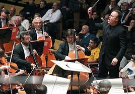 Imagen de archivo de Karel Mark Chichon, en un concierto al frente de la OFGC, en el Auditorio Alfredo Kraus.