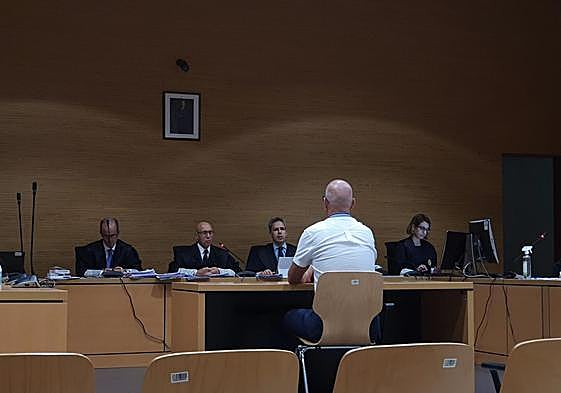 El encausado, I.F.H., durante la vista celebrada en la Audiencia Provincial de Las Palmas.