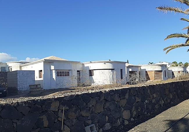 Casas con uso en la parcela 214, desde la avenida del Mar.