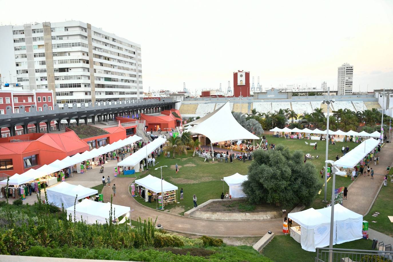 Comienzan los desfiles de Moda y amigos en la capital grancanaria