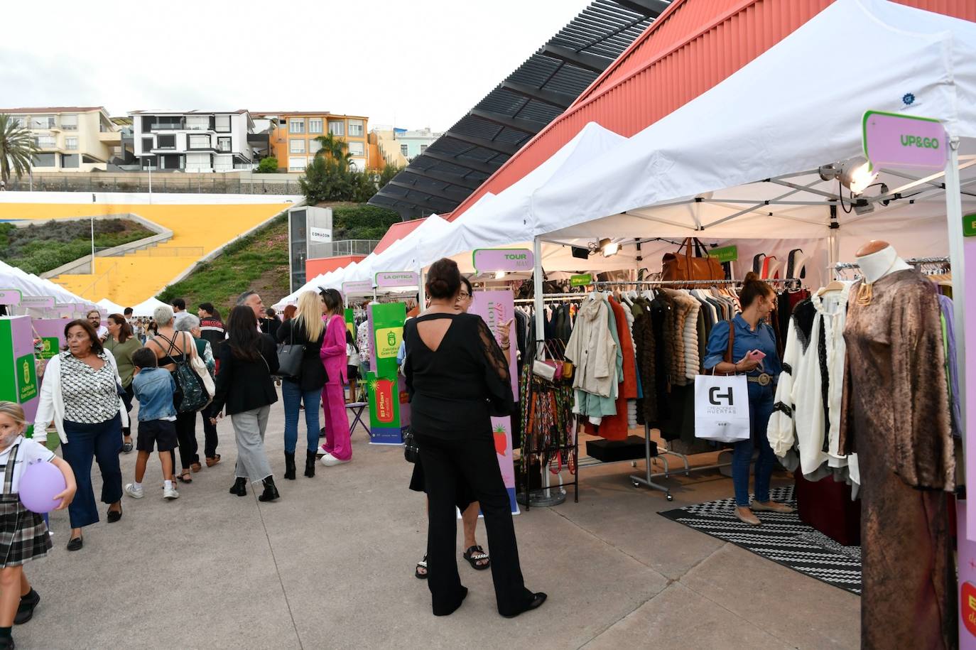 Comienzan los desfiles de Moda y amigos en la capital grancanaria