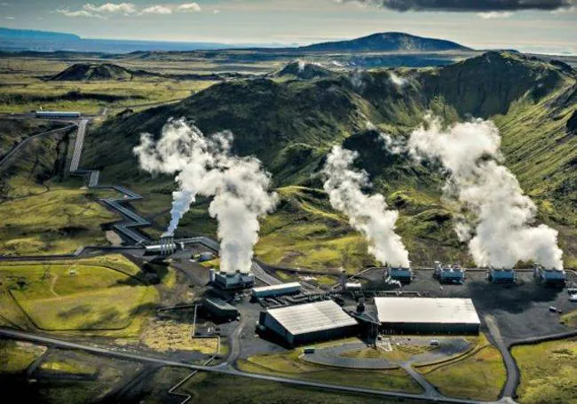 Central geotérmica en funcionamiento en Islandia.