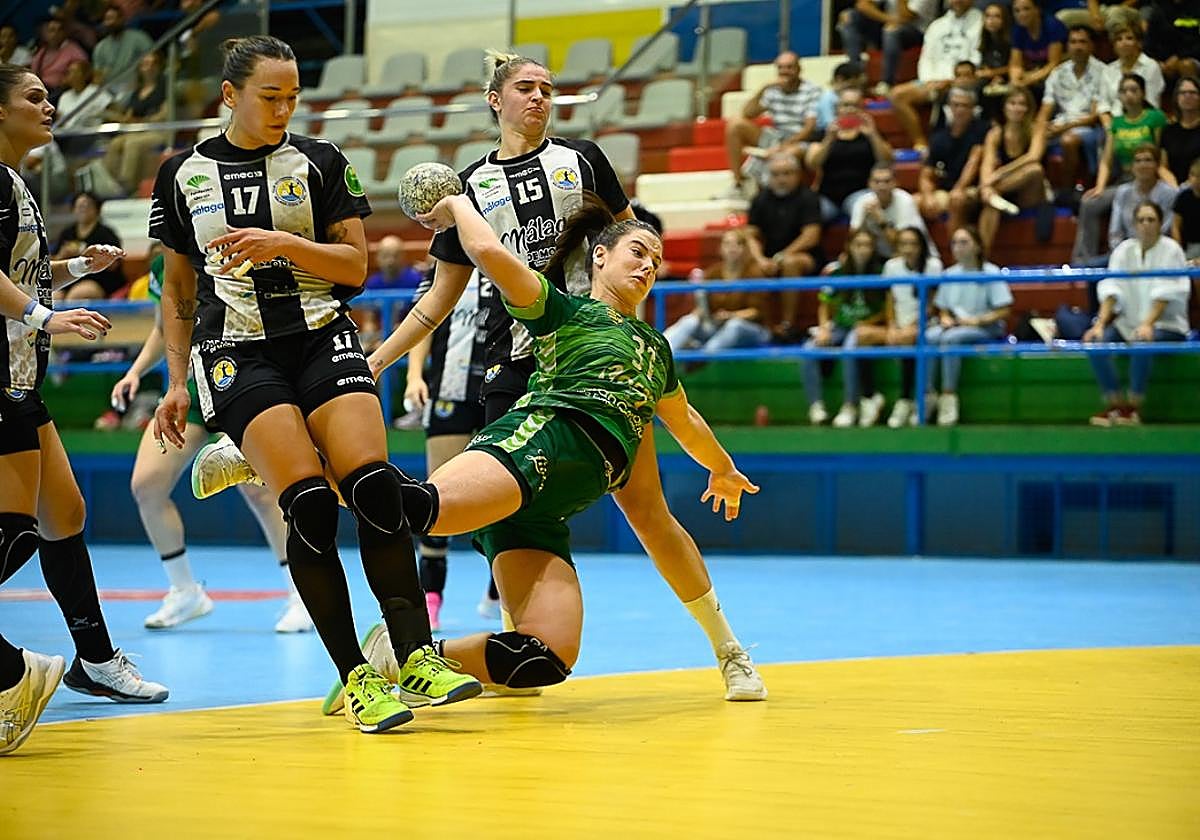 El Rocasa doblega al Costa del Sol Málaga, vigente campeón de la competición.