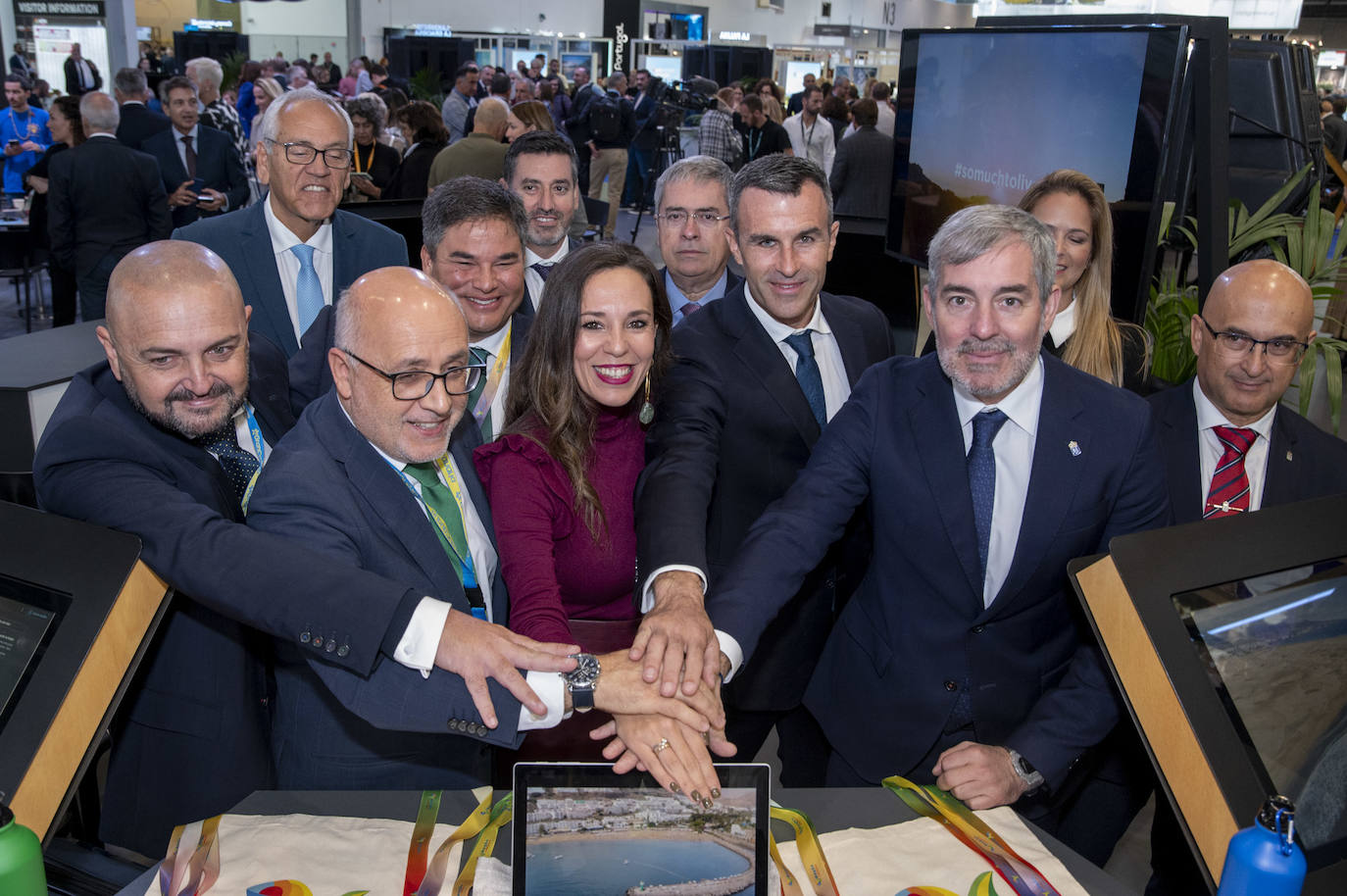 La inauguración del pabellón de Canarias de la World Travel Market, en imágenes