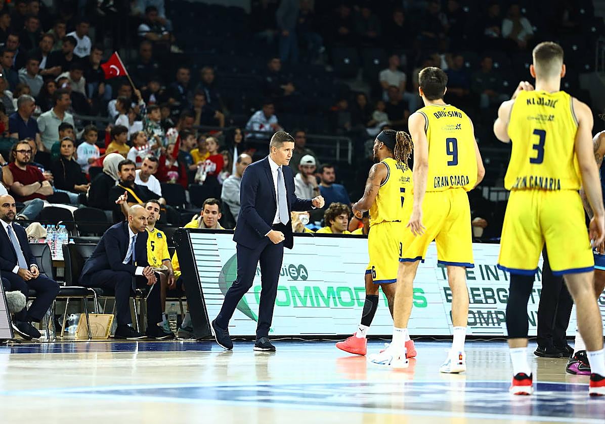 Lakovic destaca el trabajo defensivo en Turquía para seguir invicto en Europa