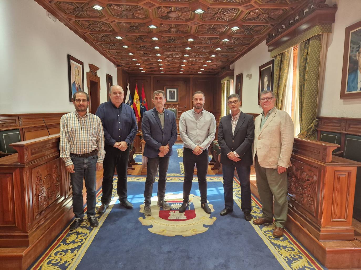 Tras reunirse en las Casas Consistoriales, la comitiva efectuó un recorrido por el conjunto histórico-artístico de San Juan y San Francisco.