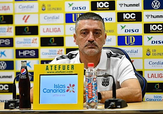 García Pimienta, durante la rueda de prensa previa al partido frente a Osasuna.