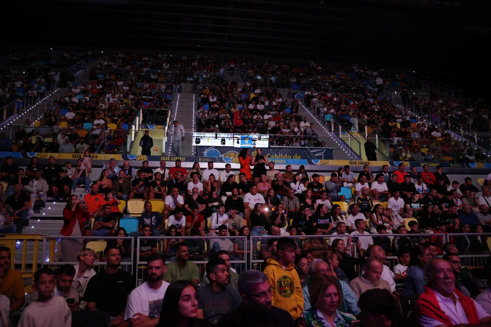 El Gran Canaria Arena vibra con el mejor boxeo