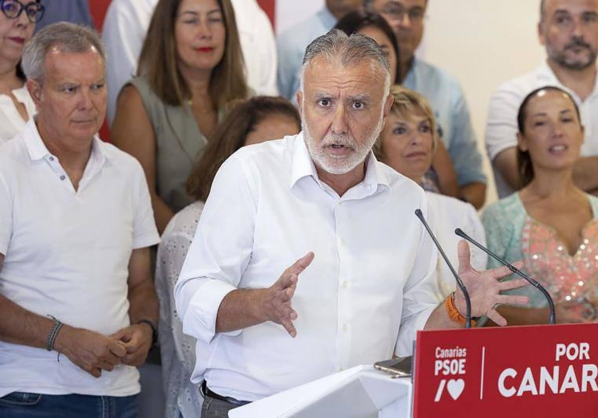 El líder del PSOE, Ángel Víctor Torres.