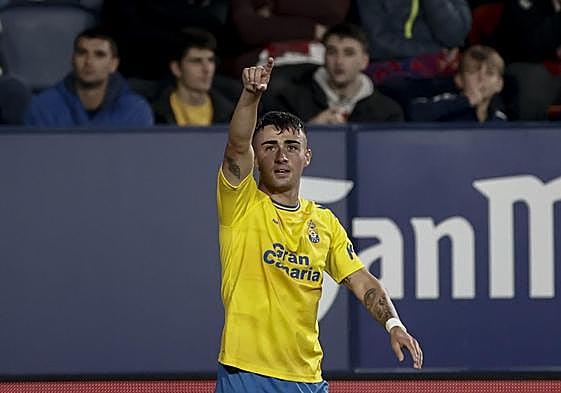 Alberto Moleiro celebra su primer gol, en la élite con la UD, en El Sadar.
