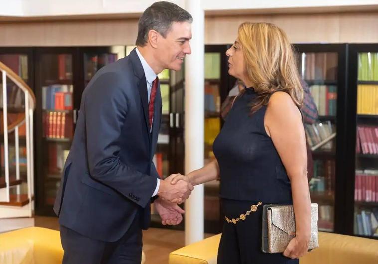 Pedro Sánchez y la diputada de Coalición Canaria, Cristina Valido, en la ronda de contactos del 11 de octubre.