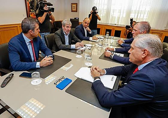 Los directivos de Fredica se reunieron ayer con el presidente y vicepresidente del Gobierno de Canarias.