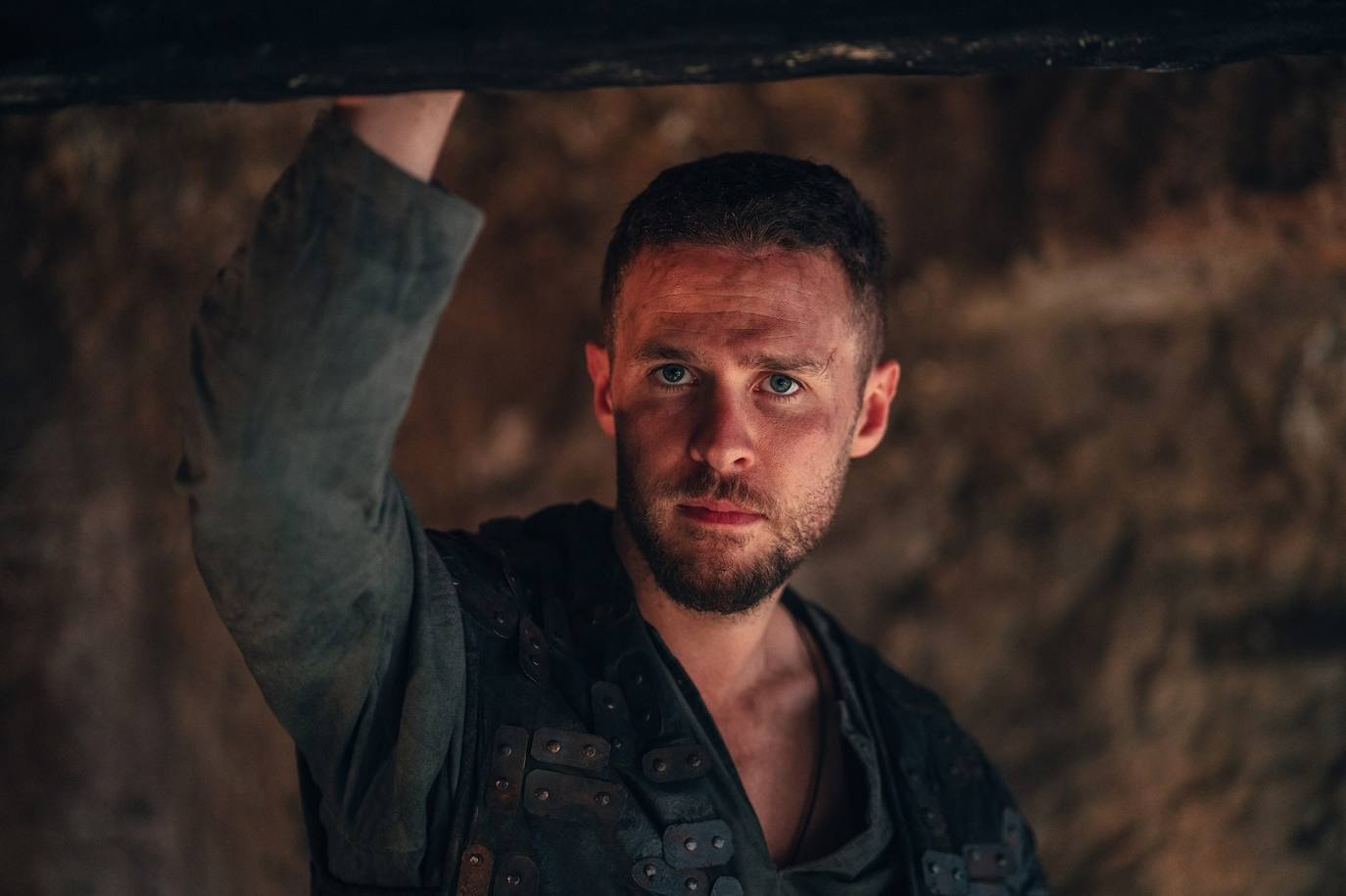 Iain De Caestecker es el protagonista principal de la serie.