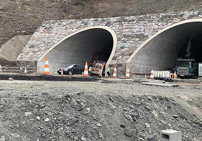 Vista tomada este martes de las dos bocas de los túneles más próximas a Agaete.