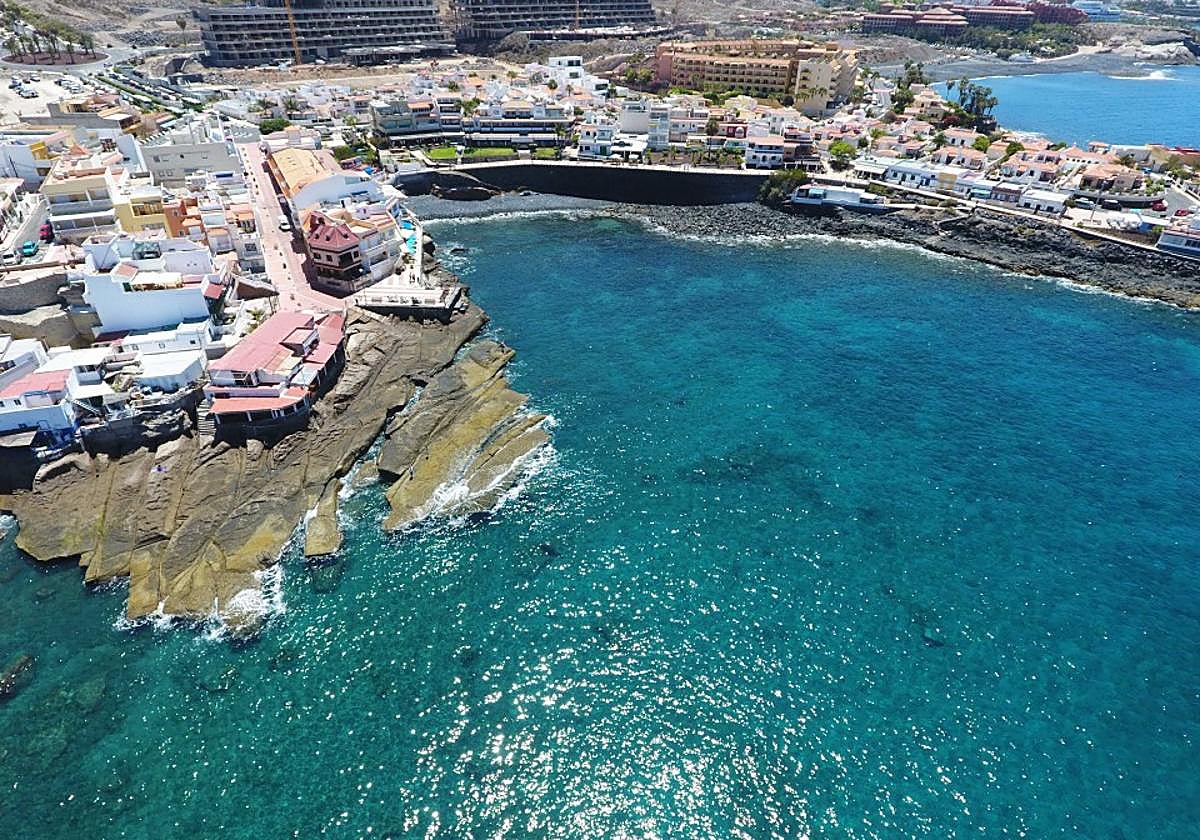 Imagen aérea de la playa de La Caleta, en Adeje (Tenerife)