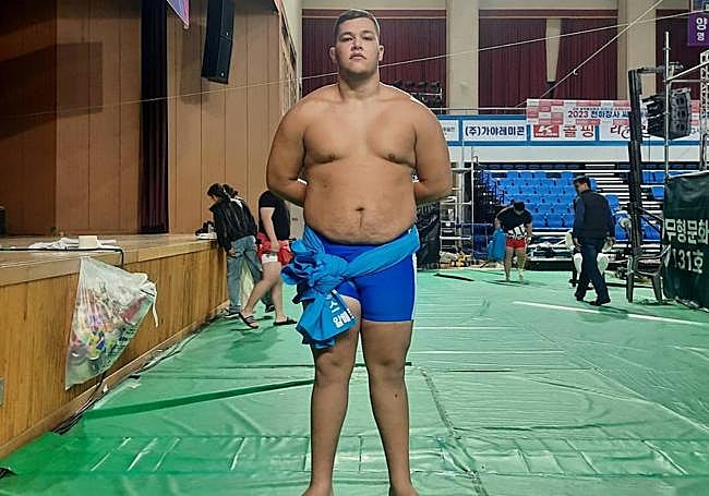 Alberto Zamora pasó de ronda en el campenato internacional.