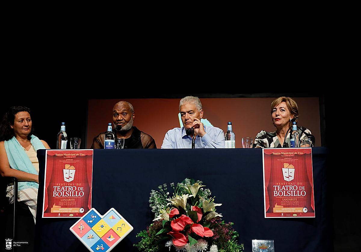 Presentación horas antes de la primera representación.