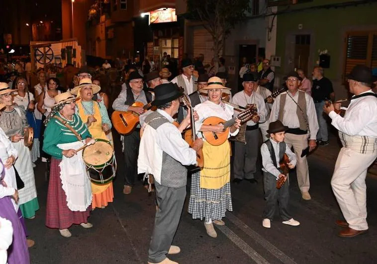 Una de las varias agrupaciones folclóricas participantes en la romería de San Gregorio.