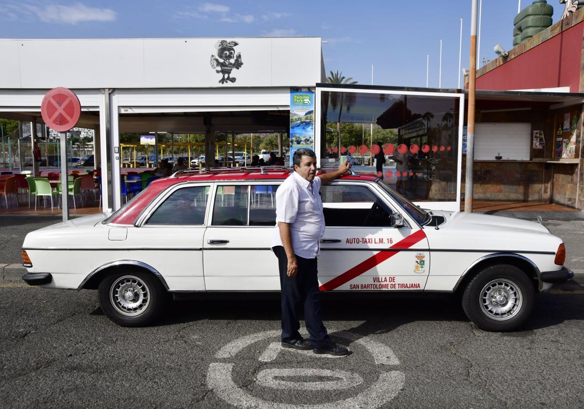 Dominguito', el taxi que ha dado 177 vueltas al mundo en 35 años