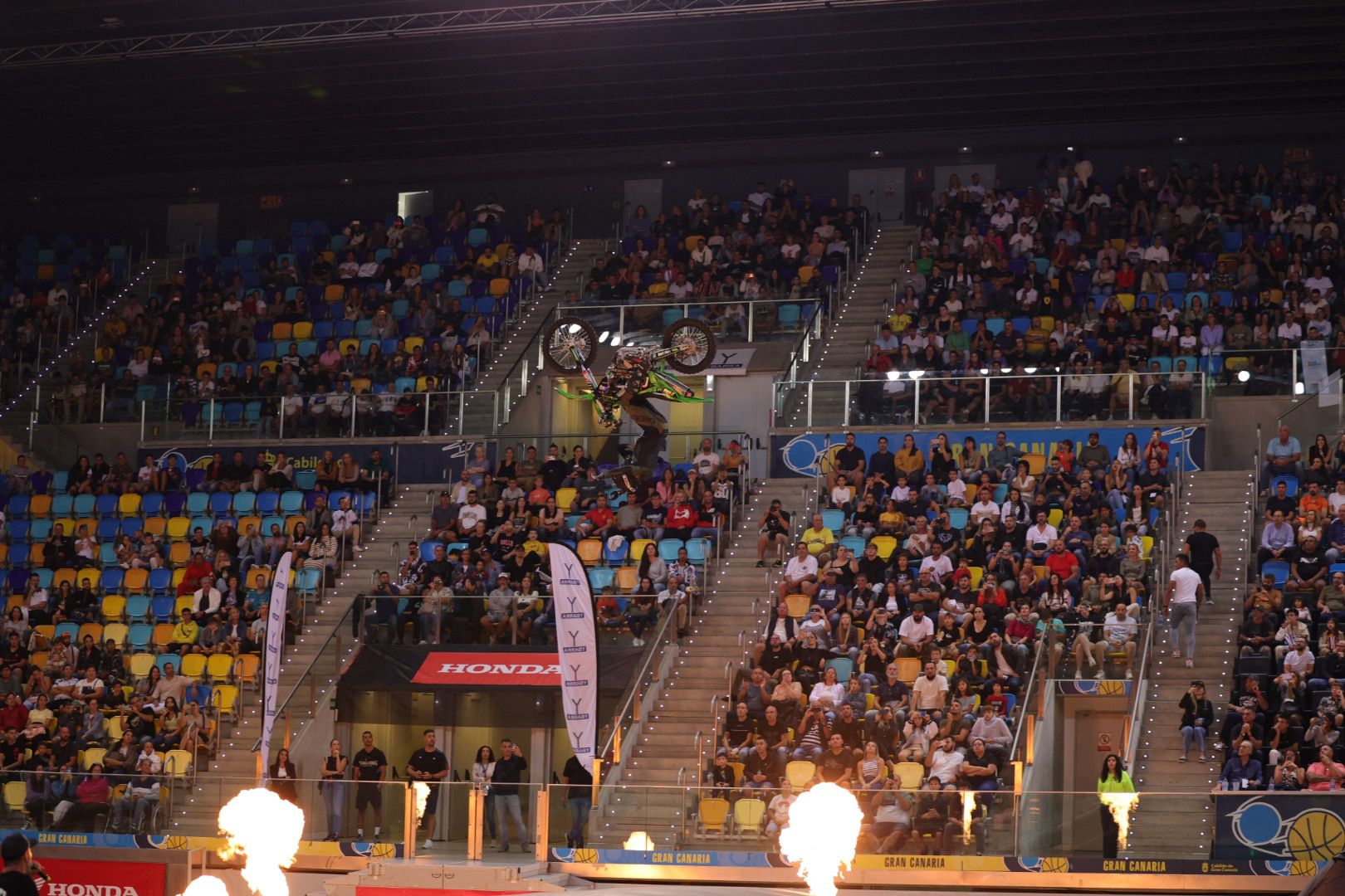 Las maniobras imposibles del Lleides Freestyle Show triunfan en Gran Canaria