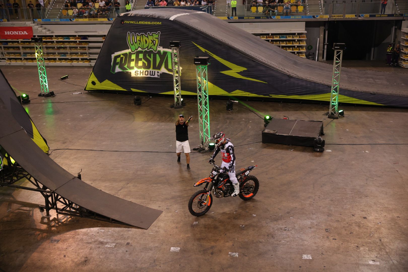 Las maniobras imposibles del Lleides Freestyle Show triunfan en Gran Canaria