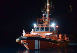 Salvamento Marítimo durante un rescate de patera.