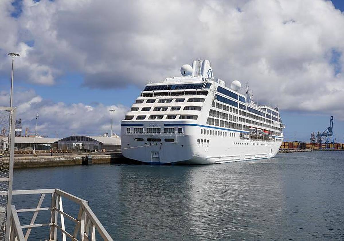 Imagen de un crucero en el Puerto de Las Palmas.
