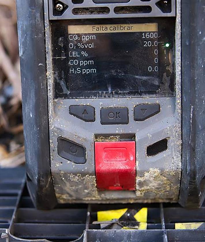 Imagen secundaria 2 - Imagen de Aarón Rodríguez, uno de los primeros vecinos en volver a La Bombilla (arriba)