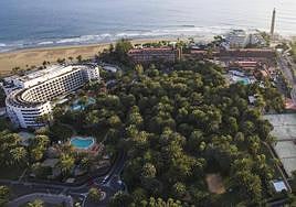 Imagen aérea de varios hoteles e Maspalomas.