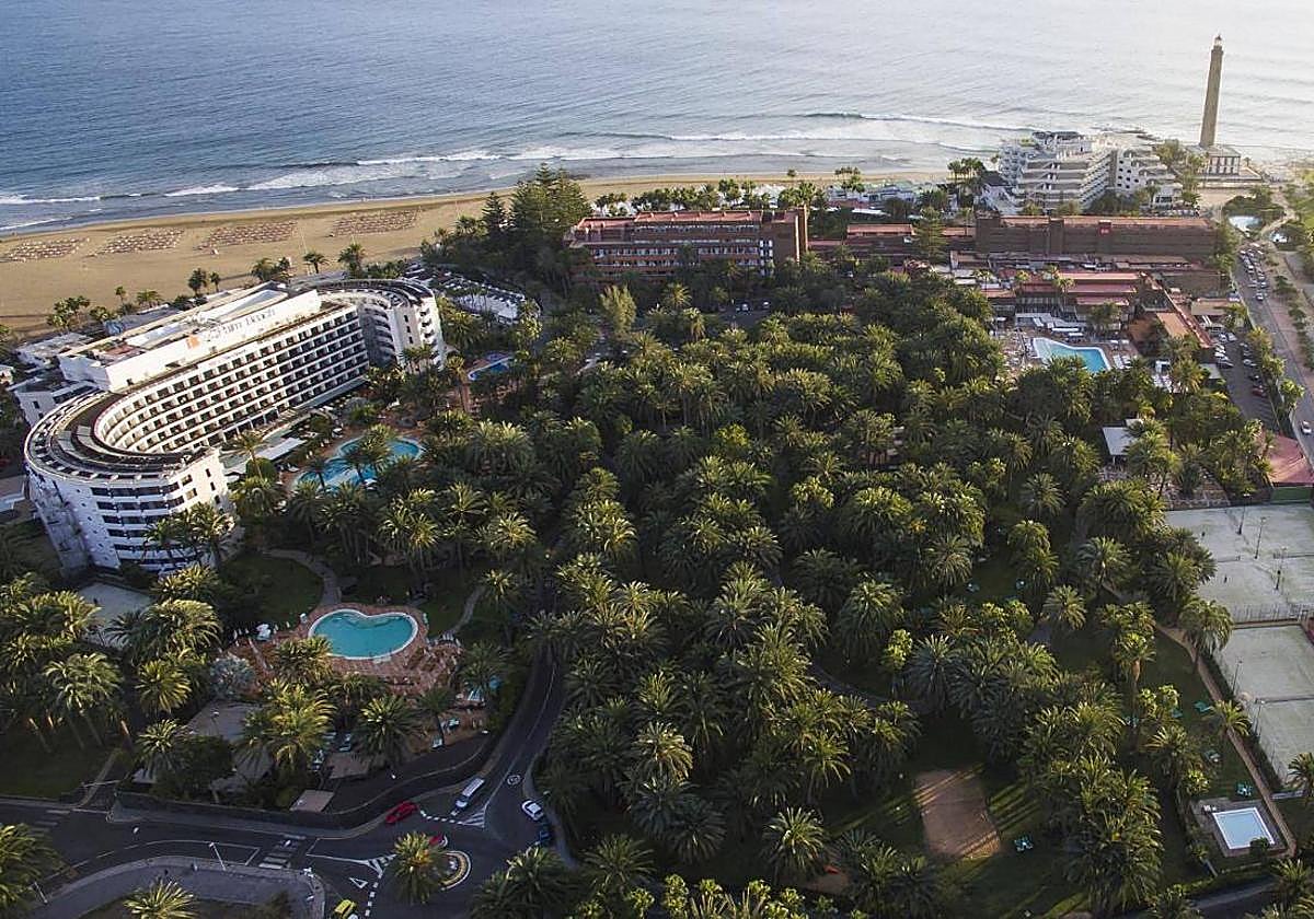 Imagen aérea de varios hoteles e Maspalomas.