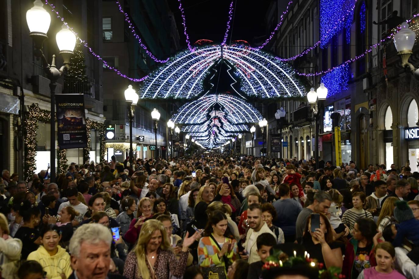 Las Palmas de Gran Canaria brilla con el encendido navideño