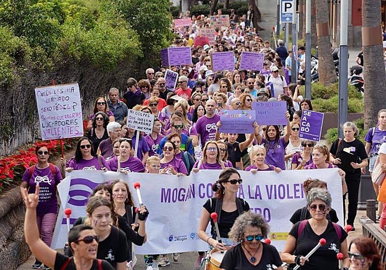 En la calle al grito de '¡Se acabó!'
