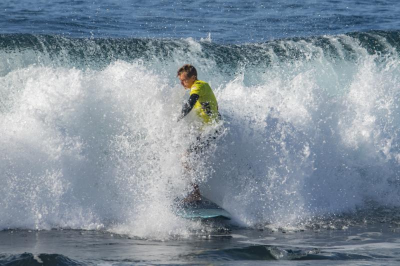 Olas, acción y paddle surf en El Lloret