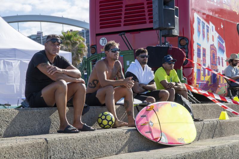 Olas, acción y paddle surf en El Lloret