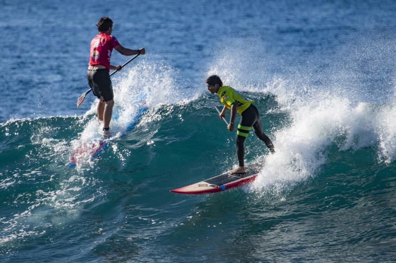 Olas, acción y paddle surf en El Lloret