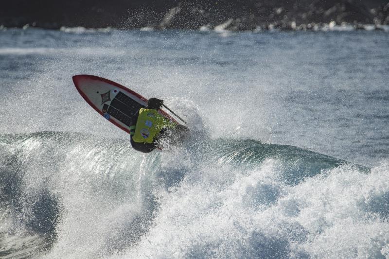 Olas, acción y paddle surf en El Lloret