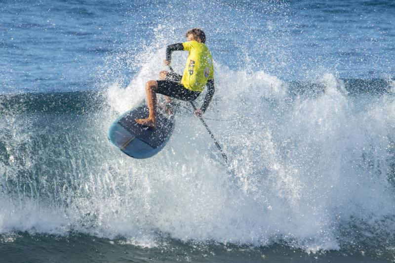 Olas, acción y paddle surf en El Lloret