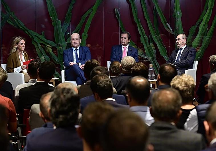 Foro de Banco Santander: las empresas piden eficiencia en lo público