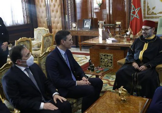 Imagen de la visita de Sánchez a Mohamed VI en abril de 2022.