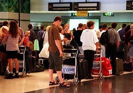 Imagen de archivo de pasajeros en el aeropuerto de Gran Canaria.