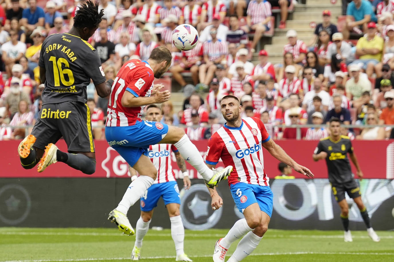 Imagen secundaria 2 - Una delantera apagada en la que Sandro debe destellar ya