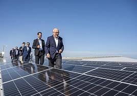 Imagen de la visita a la plantación fotovoltaica.