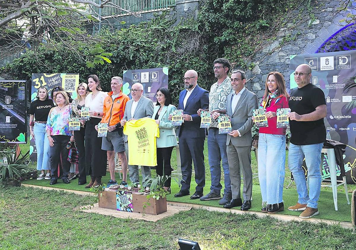 Imagen principal - La San Silvestre tendrá en HPS el servicio médico oficial de la carrera más divertida y solidaria del 2023