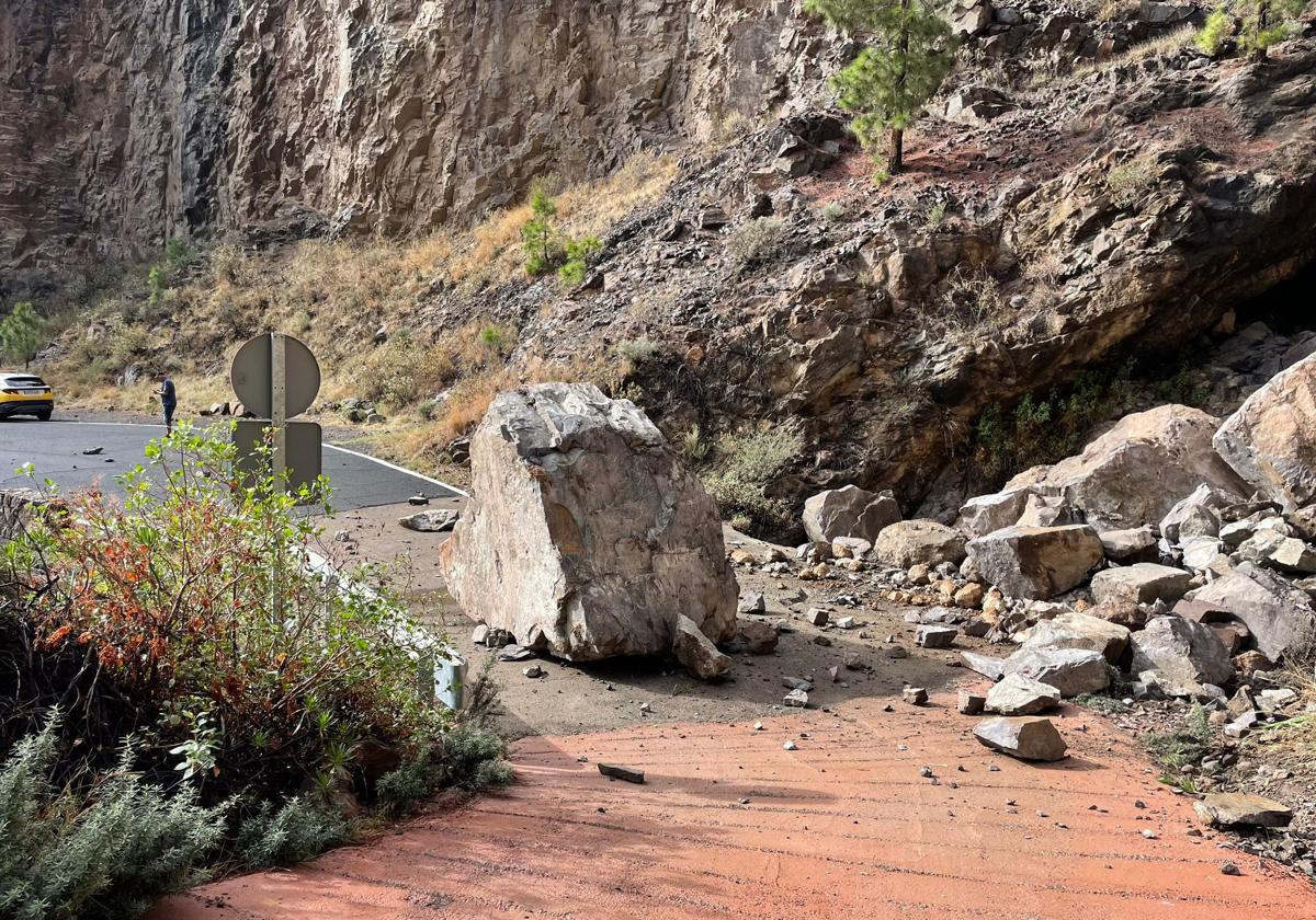 Desprendimiento de una piedra en la presa de Soria, Gran Canaria.