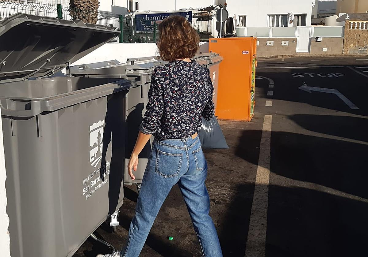 Nuevo contenedor en Playa Honda, con pedal.