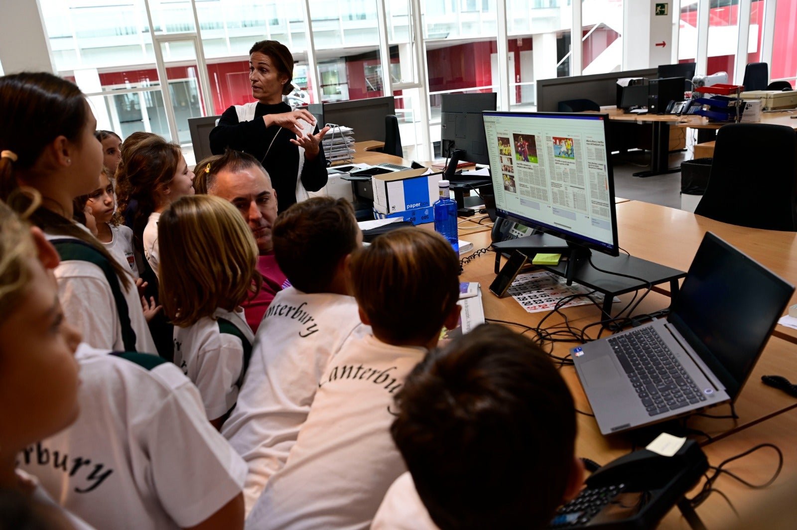 La visita del Canterbury Maspalomas a CANARIAS7, en imágenes