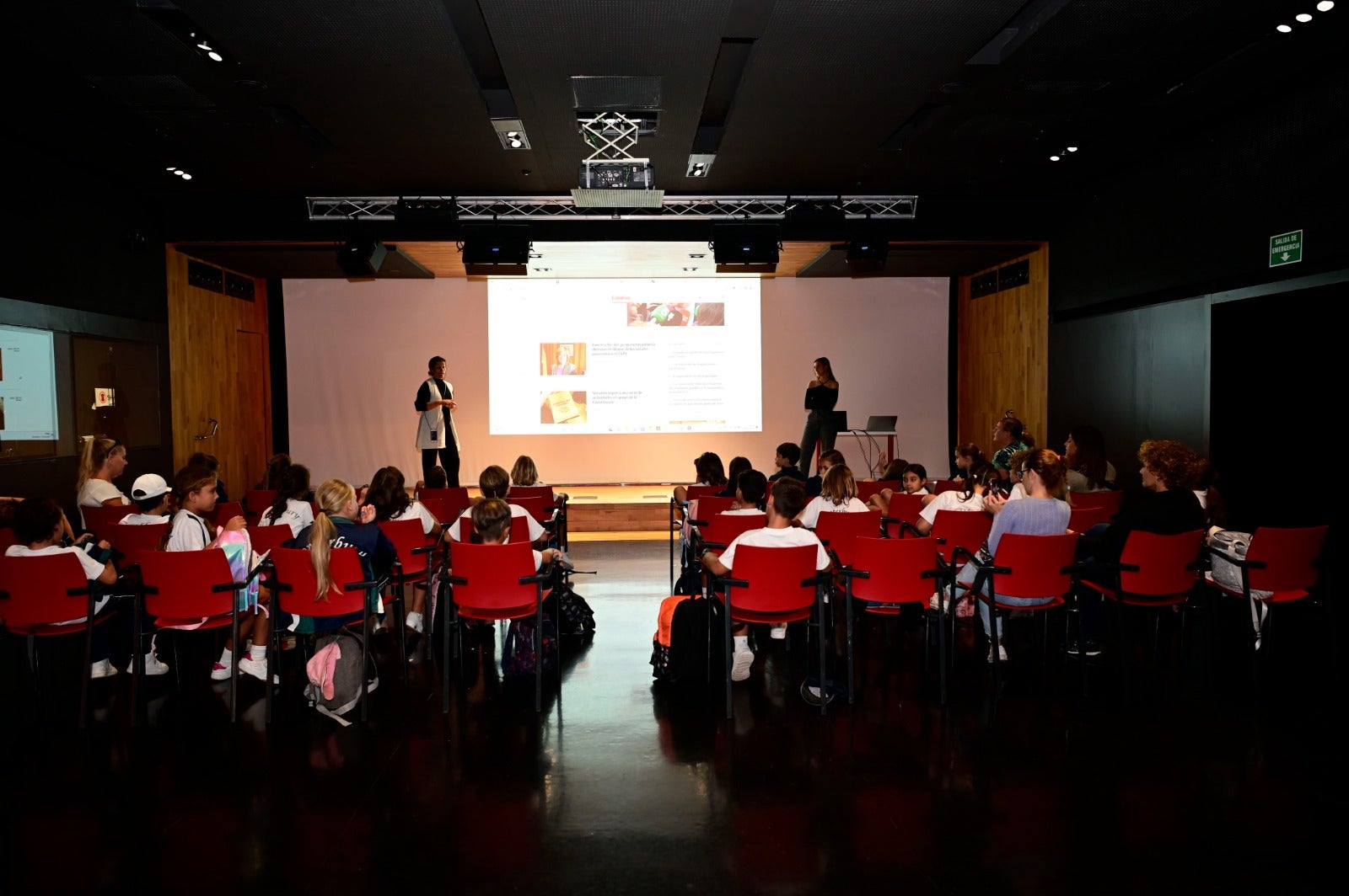 La visita del Canterbury Maspalomas a CANARIAS7, en imágenes