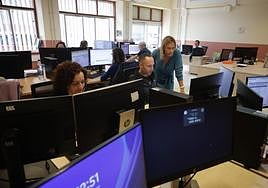 Equipo de Educación que barema las solicitudes del concurso de méritos. A la derecha, Mónica Ramírez, directora general de Personal.