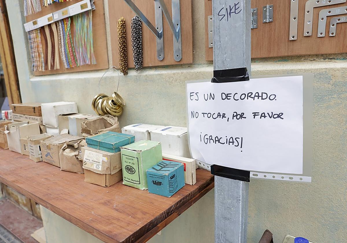 Preparativos para el rodaje, con una ambientación argentina de los años 70, en la calle Perojo de la capital grancanaria.