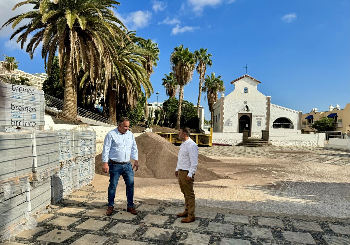 Arreglo de la plaza de la Ermita de San Miguel de Morro Jable; en marcha